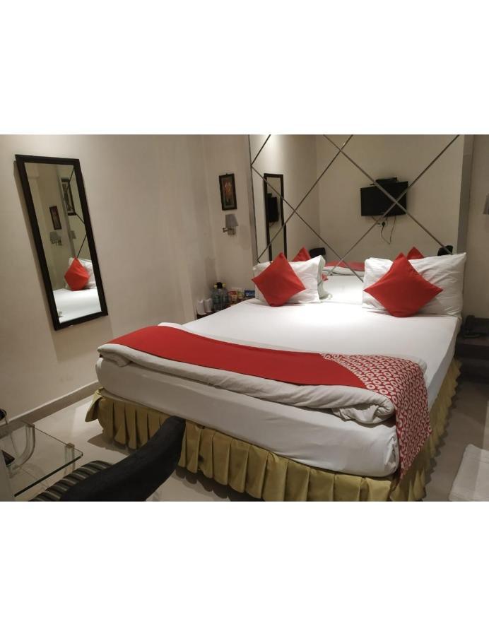 Hotel D Grand, 바레일리 외부 사진
