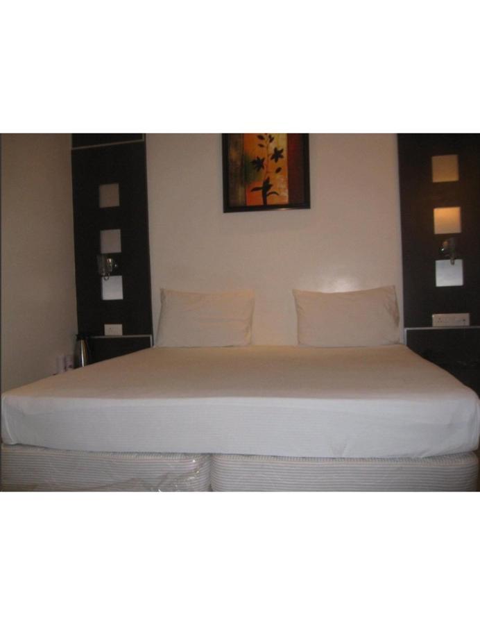 Hotel D Grand, 바레일리 외부 사진
