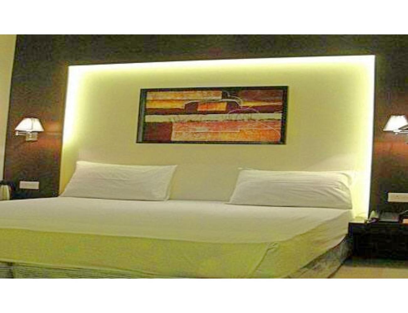 Hotel D Grand, 바레일리 외부 사진